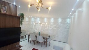 A modern living room with a TV, dining table, and chairs. - I rent an entire apartment in Aracaju. (Aracaju)