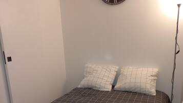 1 chambre, fer et planche à repasser, lit parapluie, Wi-Fi gratuit