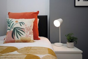 4 habitaciones, tabla de planchar con plancha y acceso a internet 