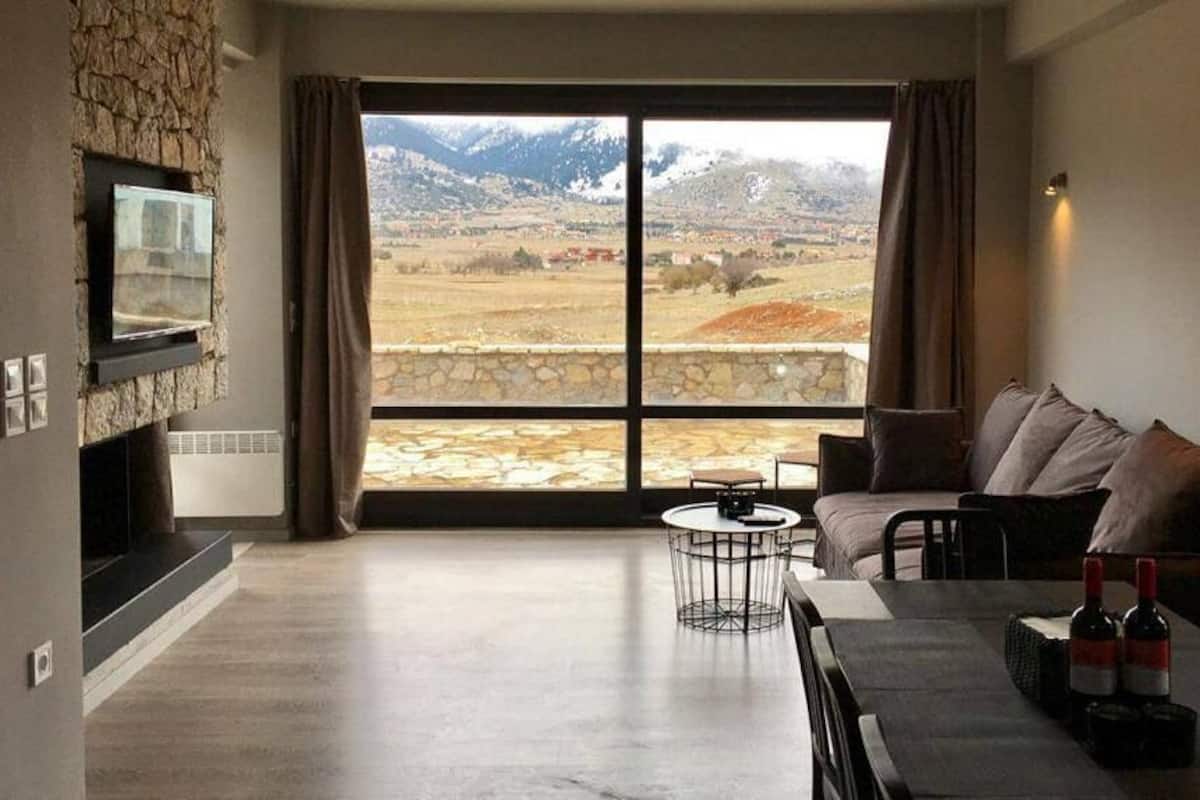 Junior Villa | Living area | 42-inch flat-screen TV with satellite channels, TV, fireplace