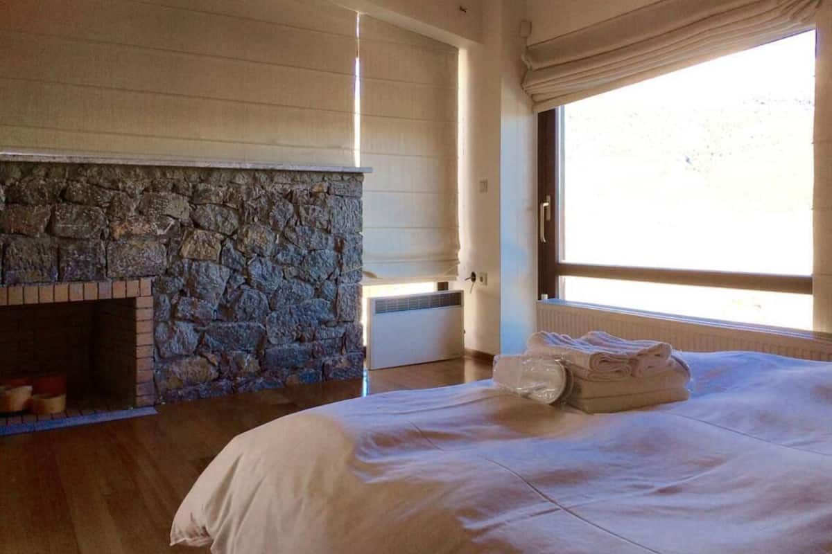 Grand Villa | 4 bedrooms, laptop workspace, free WiFi, bed sheets