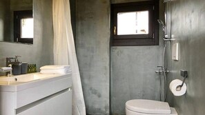 Villa Junior | Bagno | Doccia, asciugacapelli, asciugamani, sapone