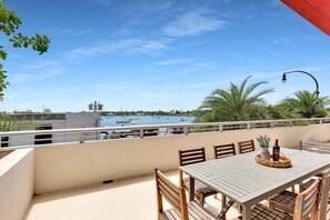 APARTMENT - Front Bay View Terrace|  Rooftop Pool| Near Beach (Hollywood)