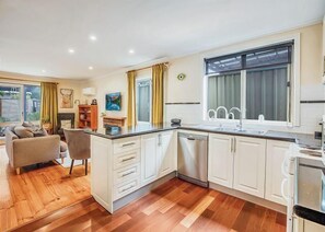 Kühlschrank, Mikrowelle, Ofen, Toaster