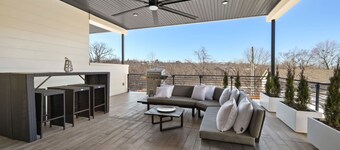 The Roman - Luxury Townhome - 1m to DT