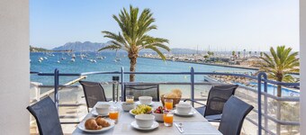 Seaview Apt Anita 3 by JS Villas