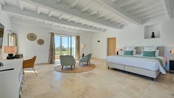 Ropa de cama de alta calidad y minibar