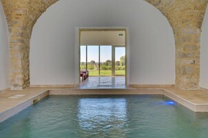 Piscina interna, piscina externa sazonal