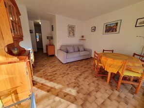 Televisie en een tafeltennistafel