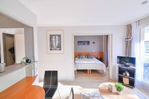 1 chambre, fer et planche à repasser, Wi-Fi, literie fournie
