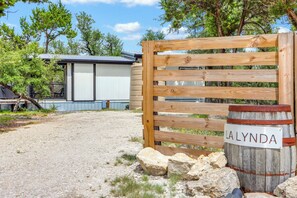 المنطقة المحيطة بالمنشأة