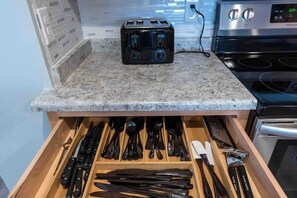 Fridge, microwave, oven, stovetop - Around The Bend Bungalow - Large Groups Welcome. (Salt Lake City)
