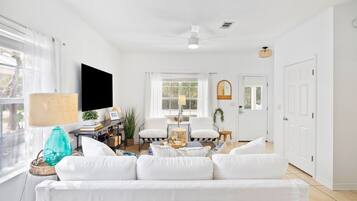 House | Living area | 50-inch Smart TV with digital channels, TV, Netflix