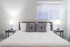 6 Schlafzimmer, Schreibtisch, Bügeleisen/Bügelbrett, WLAN