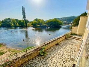 المنطقة المحيطة بالمنشأة