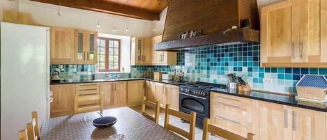 Fridge, dishwasher, coffee/tea maker, toaster