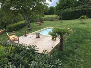 حمّام سباحة مُدفَّأ