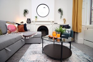Living area - Adamsdown Lodge by Tŷ SA (Cardiff)