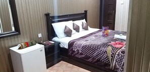 スタンダード ダブルまたはツインルーム | アイロン / アイロン台、WiFi (無料)、ベッドシーツ