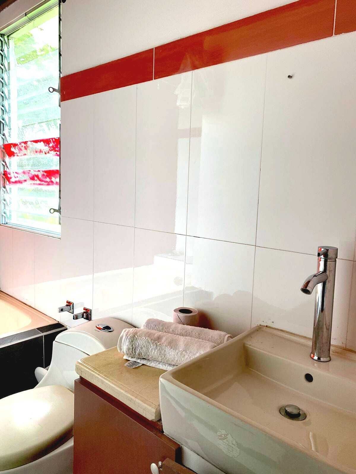 Premium Double Room | Bathroom | Shower, hair dryer, towels, soap