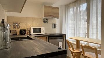 Fridge, microwave, stovetop, coffee/tea maker