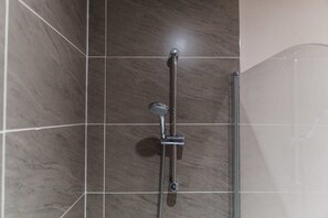 Bathtub, hair dryer, towels, shampoo