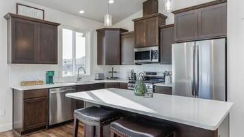 Kühlschrank, Mikrowelle, Geschirrspüler