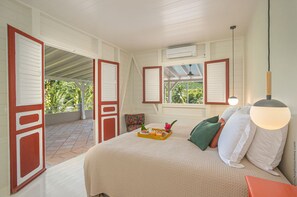 6 Schlafzimmer, Schreibtisch, Bügeleisen/Bügelbrett, Reisekinderbett