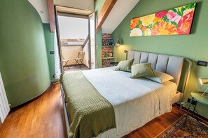 2 bedrooms, desk, iron/ironing board, free WiFi