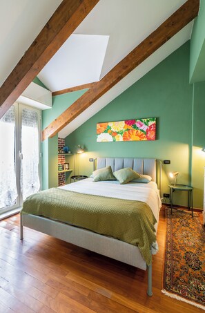 2 habitaciones, escritorio, tabla de planchar con plancha y wifi gratis 