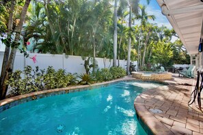 Een verwarmd zwembad