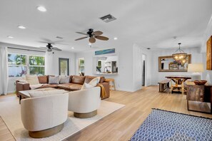 TV, mesa de pingue-pongue