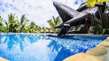 Outdoor pool, sun loungers