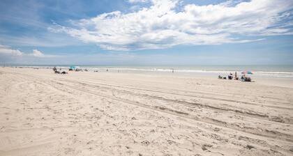 Beachfront-Pet Friendly-Heated Pool Apr to Oct