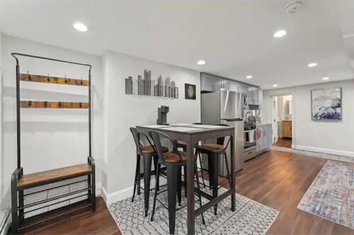 Elegant newly renovated smart apartment