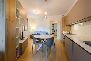 Appartamento City | Cucina privata | Frigorifero, forno, piano cottura, lavastoviglie