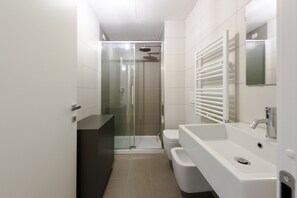 City Apartment | Bilik Mandi | Pancuran mandi, pengering rambut, bidet, tuala disediakan 