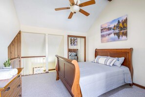 2 bedrooms, iron/ironing board, WiFi, bed sheets - Stone chalet w/ views & hot tub (Gerrardstown)
