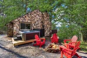 Outdoor spa tub