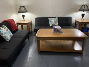 Interior - Charming, Peaceful & Convenient/4BR w/ TV/Hangout Rm/Pool/Tennis Table (Indianapolis)