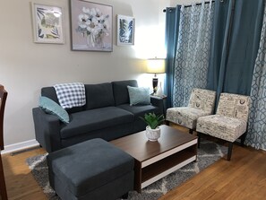 Smart-TV, Kamin, Tischtennisplatte