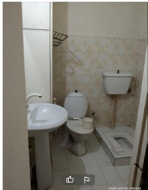 Deluxe Double or Twin Room | Bathroom