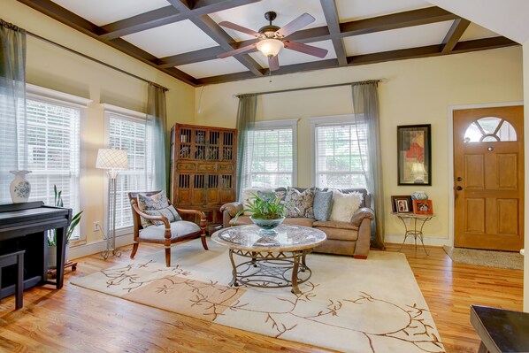 Smart TV, fireplace, DVD player, table tennis
