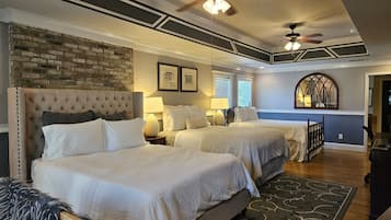 4 Schlafzimmer, Schreibtisch, Bügeleisen/Bügelbrett, Reisekinderbett