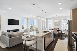 Condo, 3 Bedrooms (331) | Private kitchen