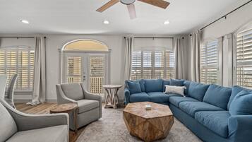 Kondominium | Area keluarga | Smart TV 50-inci dengan saluran TV digital, TV, dan Netflix