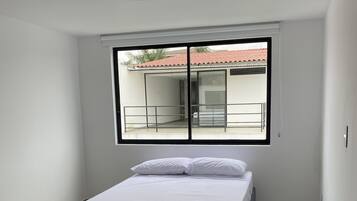 5 sovrum, skrivbord, strykjärn/strykbräda och wi-fi