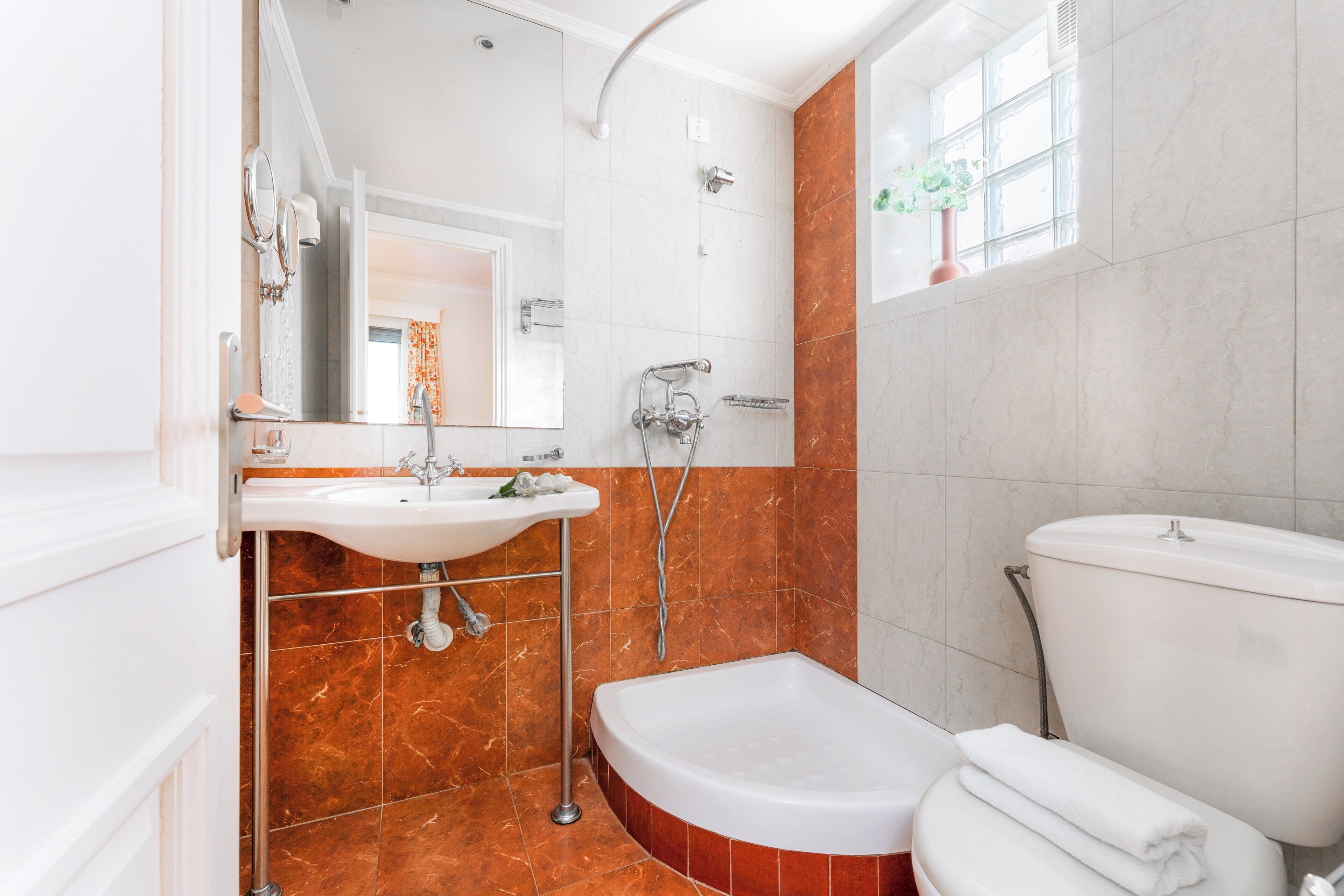 Shower, eco-friendly toiletries, hair dryer, towels