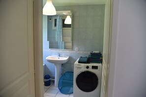 Hair dryer, towels