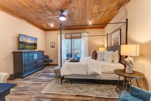 4 عدّة غرف نوم ومكواة/لوح كي وواي فاي وملاءات أسرّة